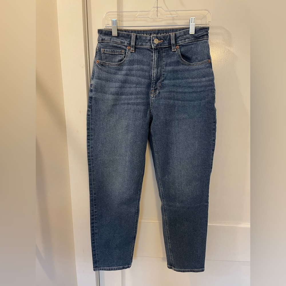 AMERICAN EAGLE MOM JEAN size 6 short
